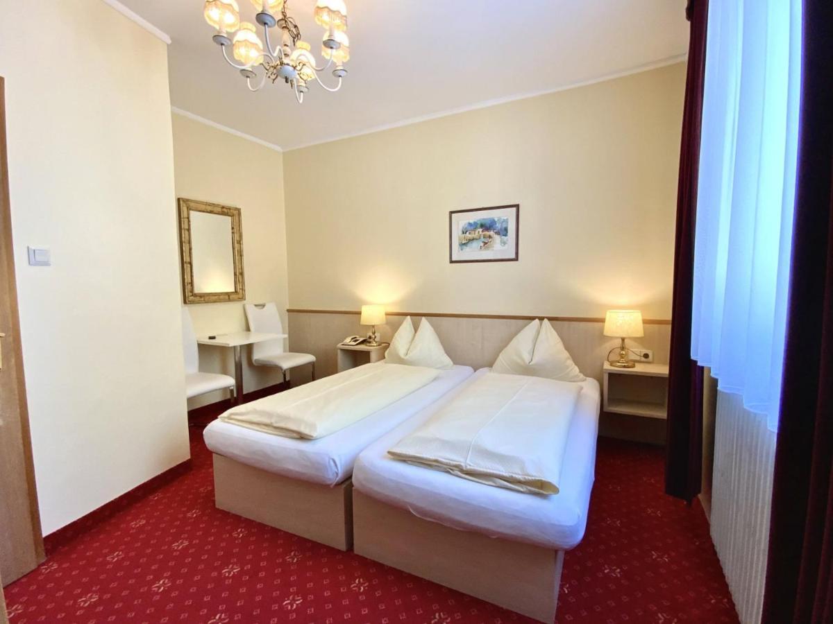 Small Double Room,993303277:JPEG